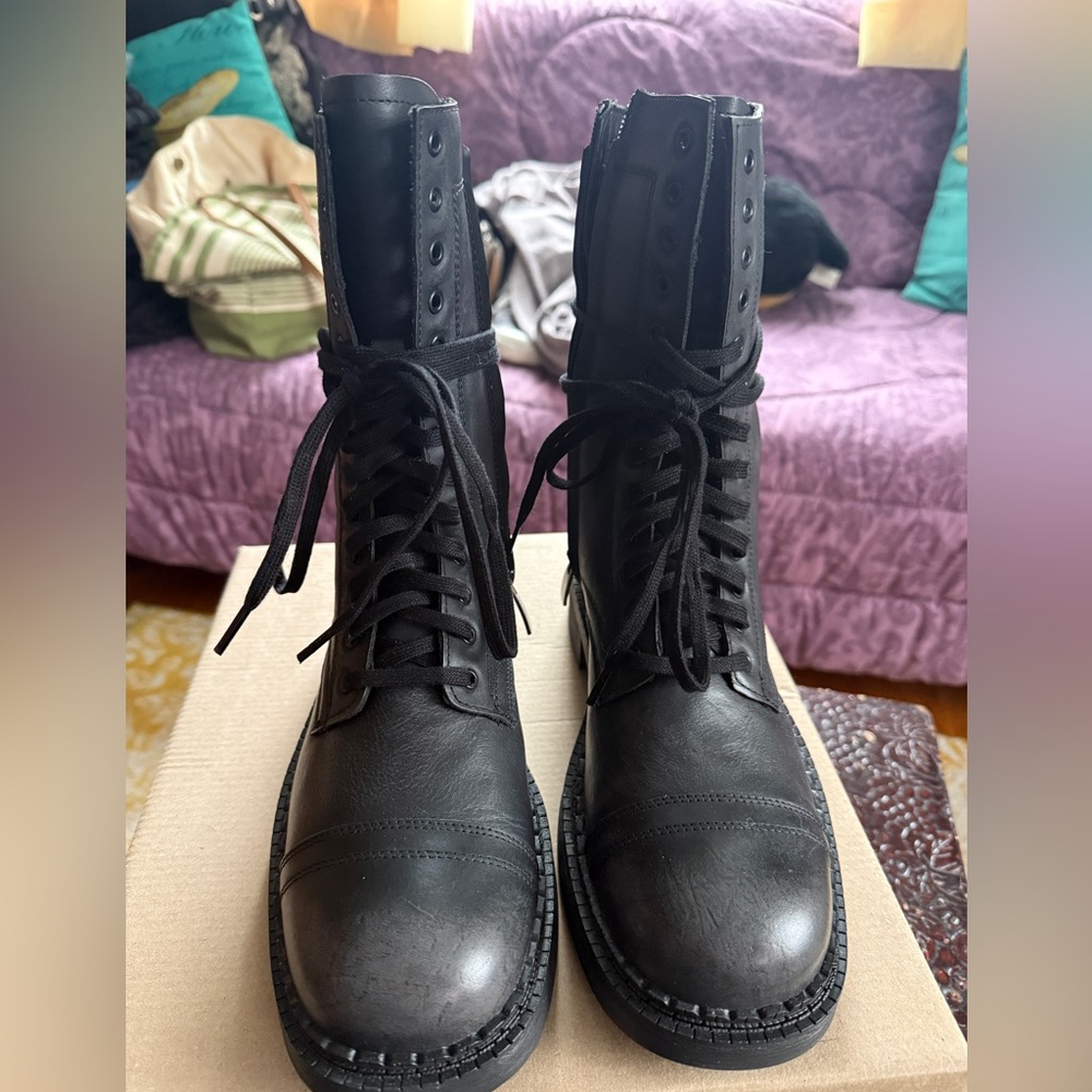 Steve Madden Women’s Combat Boots Crimson Black Distressed sz 9